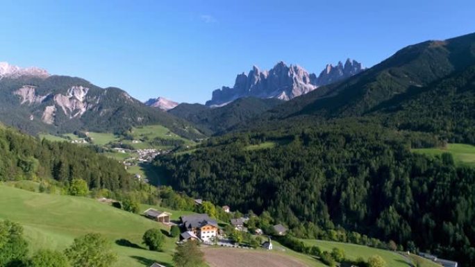 盖斯勒山脉前的富内斯河谷 (villn ö ß tal，Val di Funes)