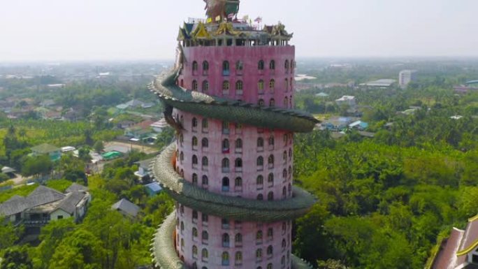 泰国曼谷市附近佛统府萨姆普兰区的萨姆普兰寺或中华龙寺的鸟瞰图。旅游旅游概念中的旅游景点地标。