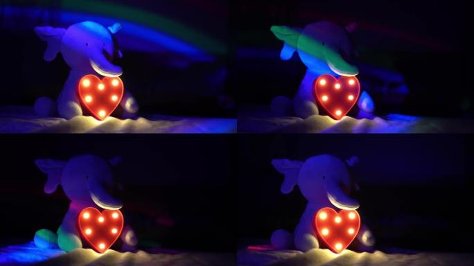 大象毛绒玩具手持爱心造型灯，带彩色彩虹发光二极管