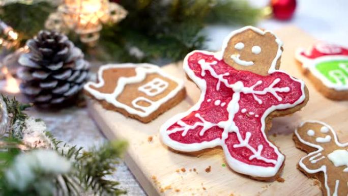圣诞节和新年快乐的圣诞饼干。家里有装饰的姜饼。