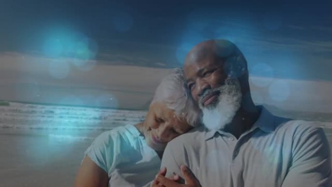 高级黑人夫妇在海滩上拥抱亮点的动画