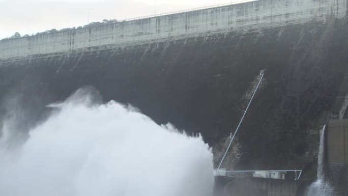 大坝溢洪道水利枢纽水流喷溅开闸放水