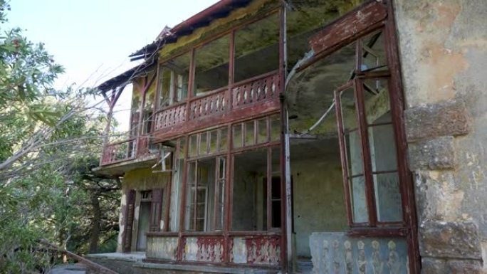 废弃别墅的废墟De Vechi所谓的墨索里尼别墅，位于希腊罗得岛山区