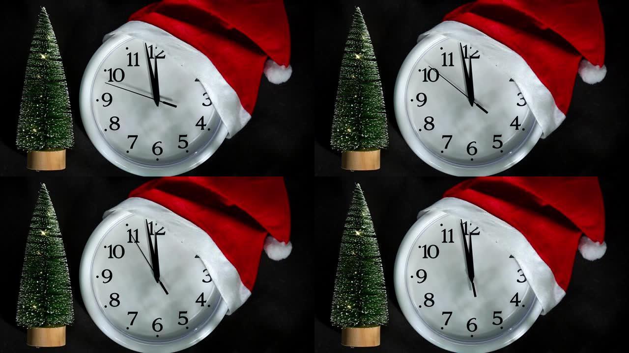 圣诞树旁边戴着圣诞老人帽子的白色钟。秒针在晚上去12点。新年圣诞节。