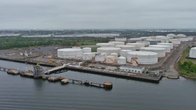 工业储存原油罐码头与炼油厂工厂