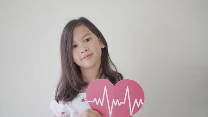 混血儿抱大红心带心动图儿童保健寿险经营理念世界心脏日世界卫生日