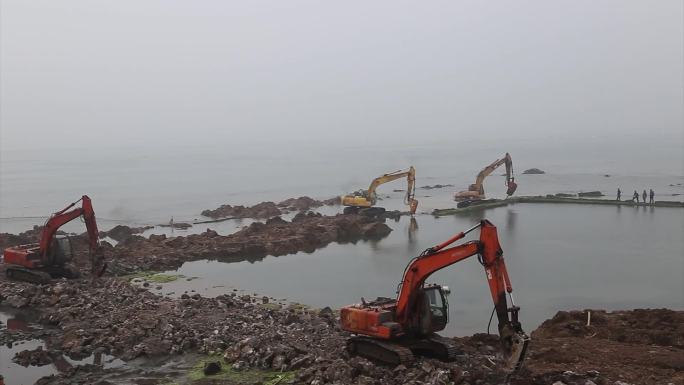 实拍海产养殖池拆除