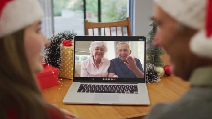 圣诞节期间，高加索人的孙女和祖父与高级夫妇进行视频通话