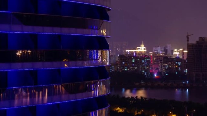夜间照明三亚湾著名酒店综合体侧屋顶全景4k延时海南岛中国
