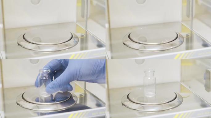 关闭科学家在橡胶手套打开门的天平或秤，并把一个玻璃小瓶称重样品。化学或药物分析