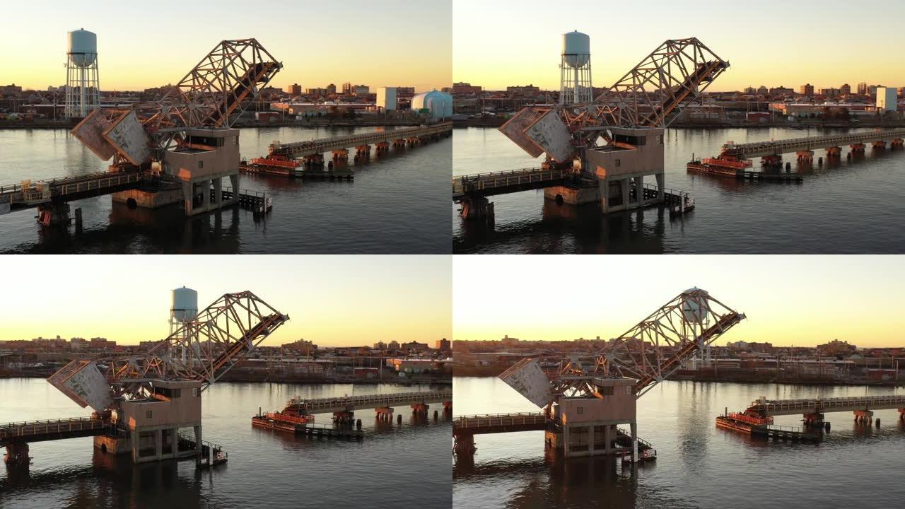 日出时在纽约长岛沉船铅道上的一座吊桥的鸟瞰图。