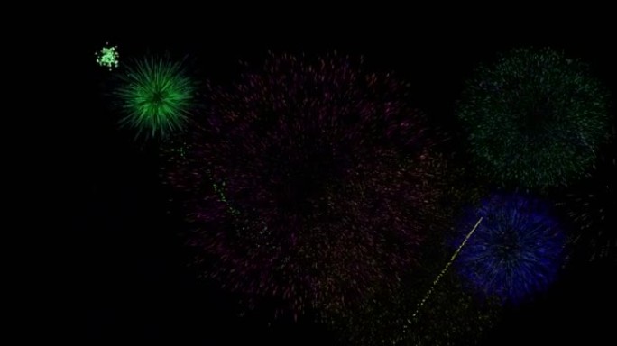 五颜六色的圣诞节和新年烟花在夜空中爆炸的动画