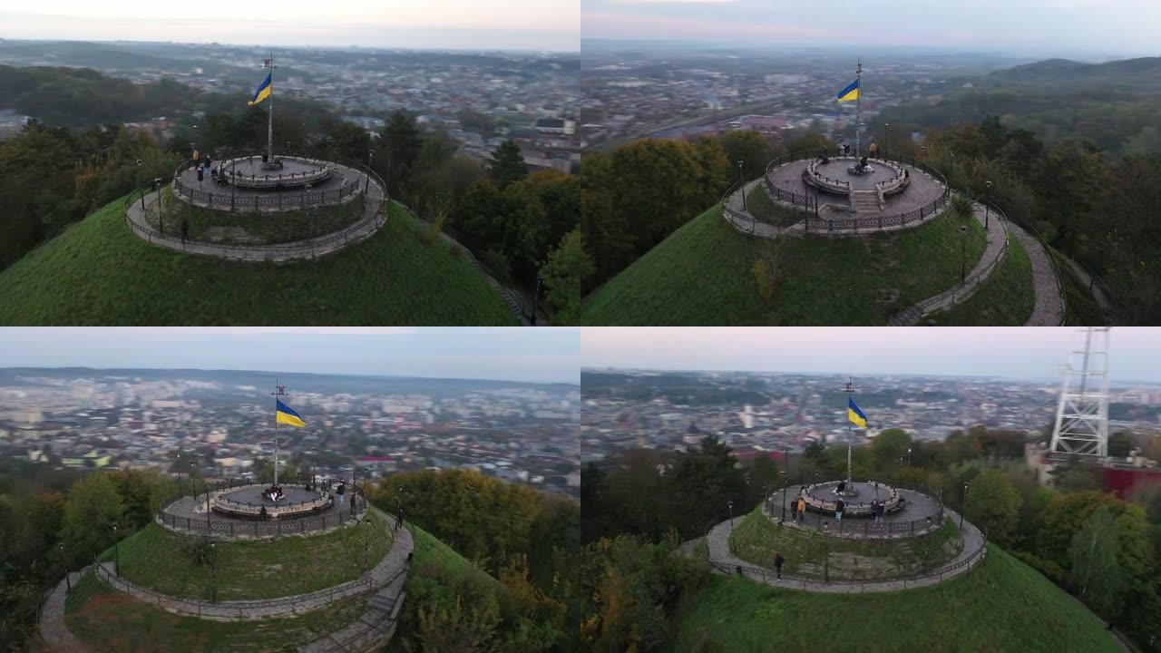2020年10月29日乌克兰利沃夫: 城堡山无人机景观。美好的夏日早晨。