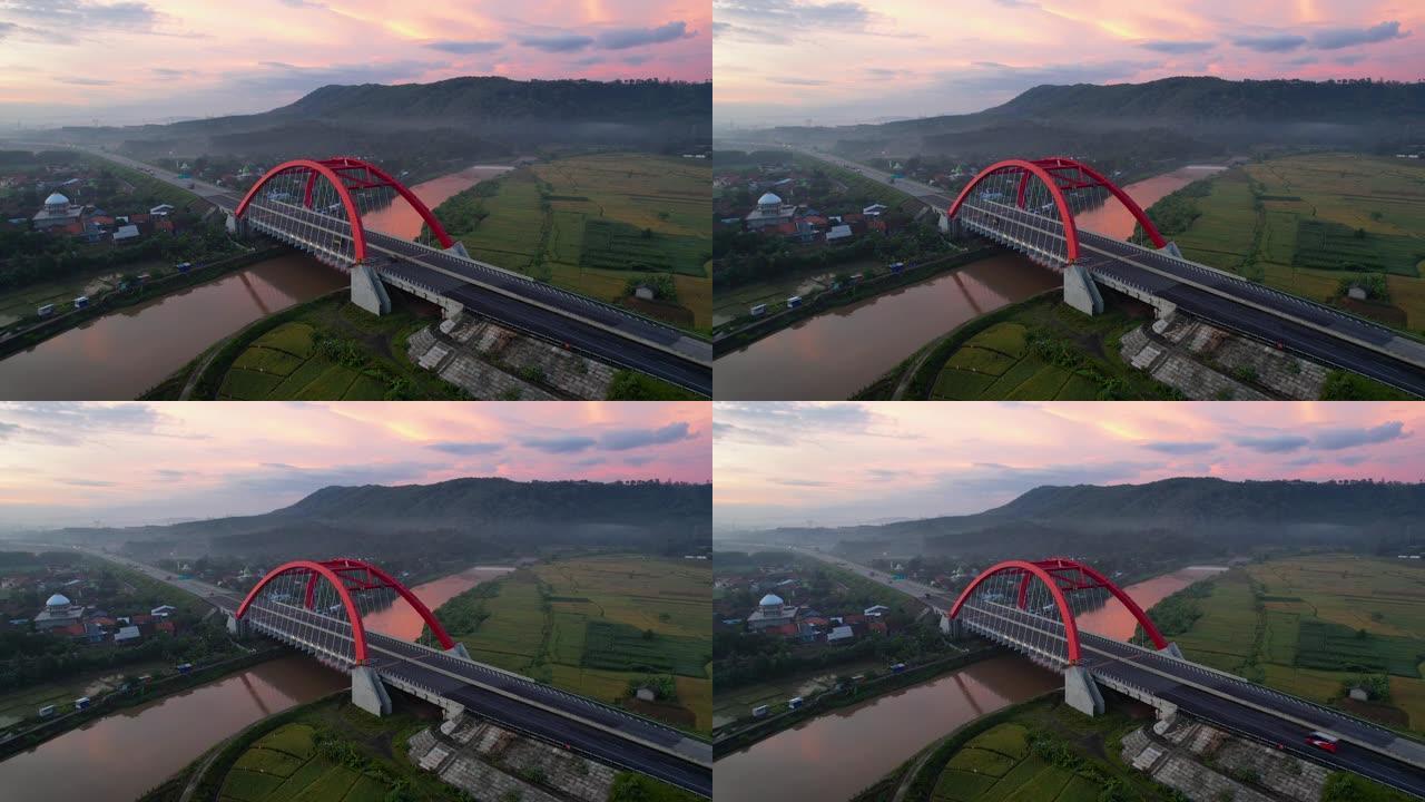 跨爪哇收费公路的标志性红桥kalikutan桥的鸟瞰图