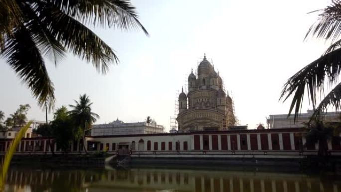 印度加尔各答的Dakshineswar Kali寺庙建筑群的立面，这是印度教信徒的重要场所。