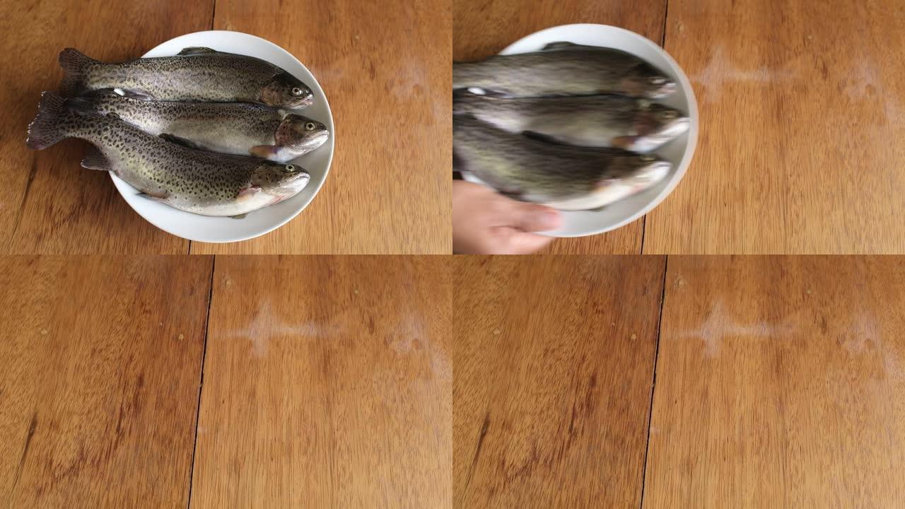 准备用于烹饪的新鲜鳟鱼。