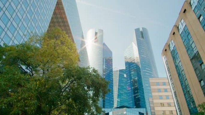 法国巴黎市中心的现代商务摩天大楼和玻璃办公楼