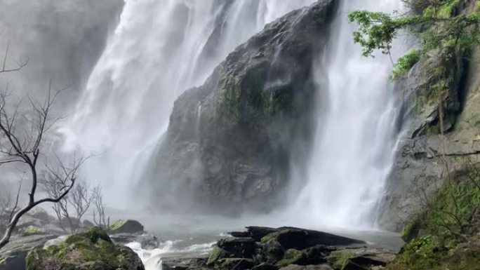 强大的瀑布高山流水视频素材