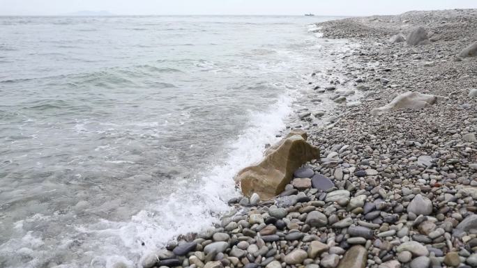 h大连蛇岛海浪拍打岩石