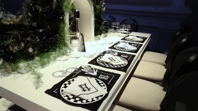 黑白概念婚桌，概念餐桌，婚桌花卉装饰，豪华餐桌，婚礼请柬优雅餐桌，餐盘服务