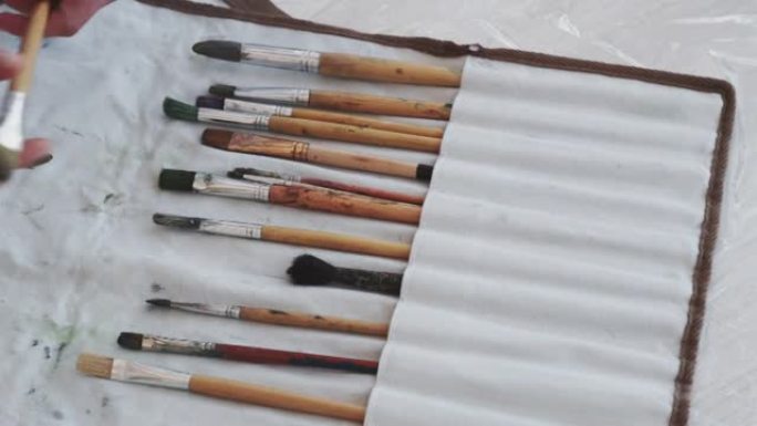 绘画集女艺术家准备过程