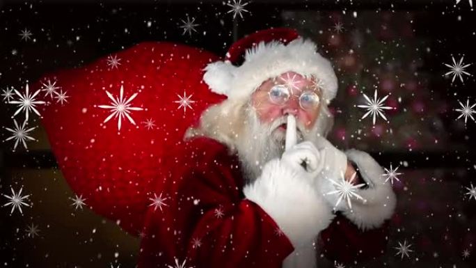 雪落在圣诞老人身上，手指放在嘴唇上，靠在窗框上