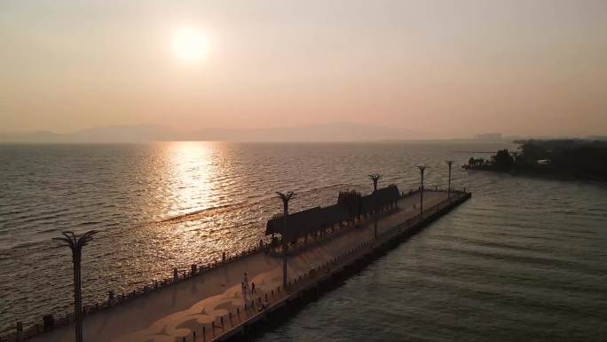 航拍滇池呈贡新码头的夕阳
