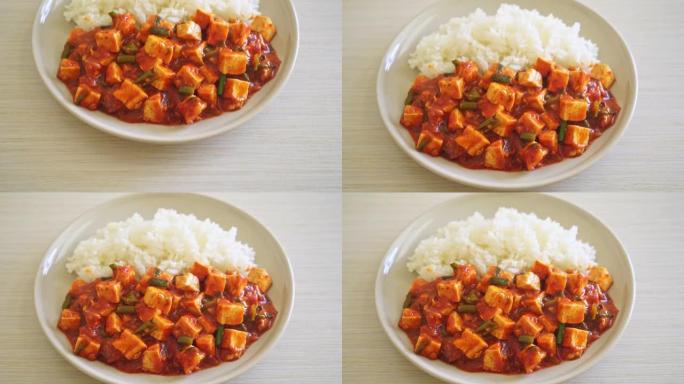 麻婆豆腐-传统的四川菜，包括丝绸豆腐和碎牛肉，配以辣椒油和四川花椒的麻辣味-亚洲美食
