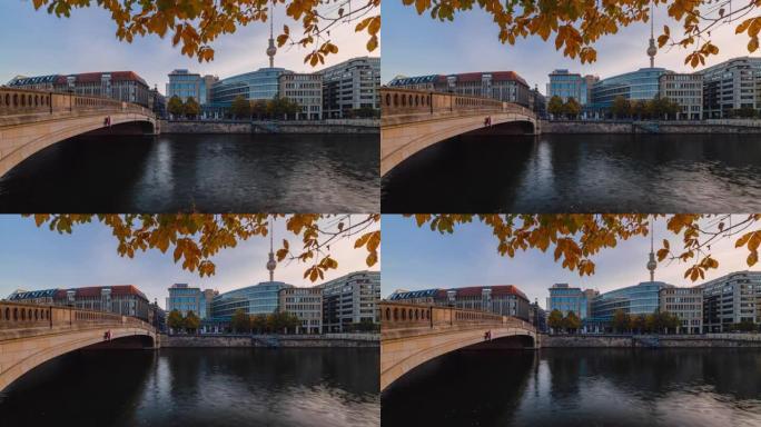 施普雷河与电视塔在秋天的季节，柏林，德国的白天时光的流逝