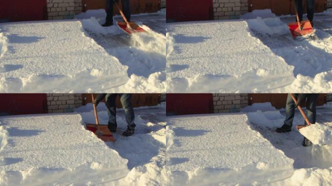 木铲的特写镜头将积雪从地面上摇了下来。