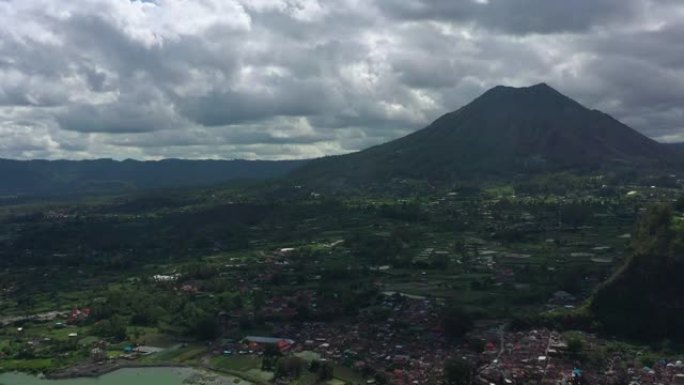 晴天巴厘岛著名火山口湖区航空全景4k印度尼西亚