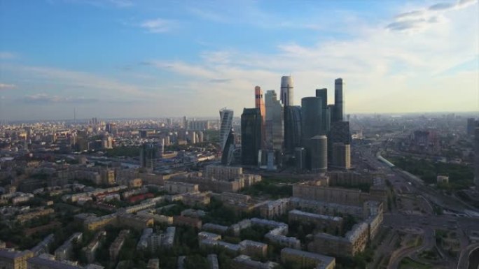 俄罗斯阳光明媚的夜晚现代莫斯科市空中全景4k