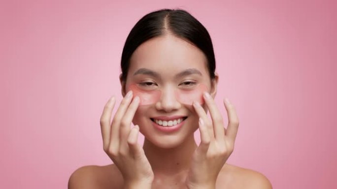 韩国女士眼部贴膜保湿皮肤，粉色背景