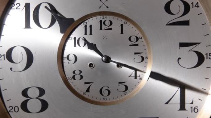 延时，抽象，加倍，一个超过3.5小时的老经典时钟