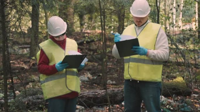 男女环保人士文件违法——森林污染并处以罚款