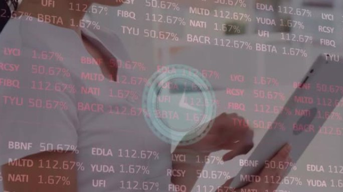 时钟动画，使用平板电脑对女商人进行财务数据处理