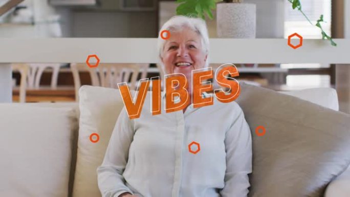 橙色的共鸣动画在快乐的高加索女人在家打视频