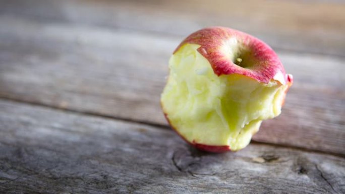 吃新鲜美味的苹果 -- 停止运动