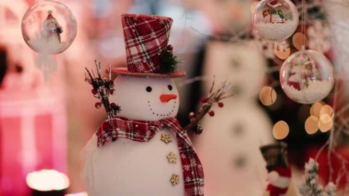 神圣的圣诞新年庆祝装饰，用雪人、迪尔装饰的房子图案，圣诞装饰品
