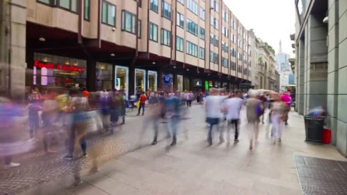 意大利阳光明媚的米兰市著名的购物街拥挤的旋转全景4k延时