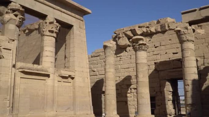 卡拉布沙神庙在努比亚的一个岛屿上，毗邻埃及阿斯旺的纳赛尔湖。