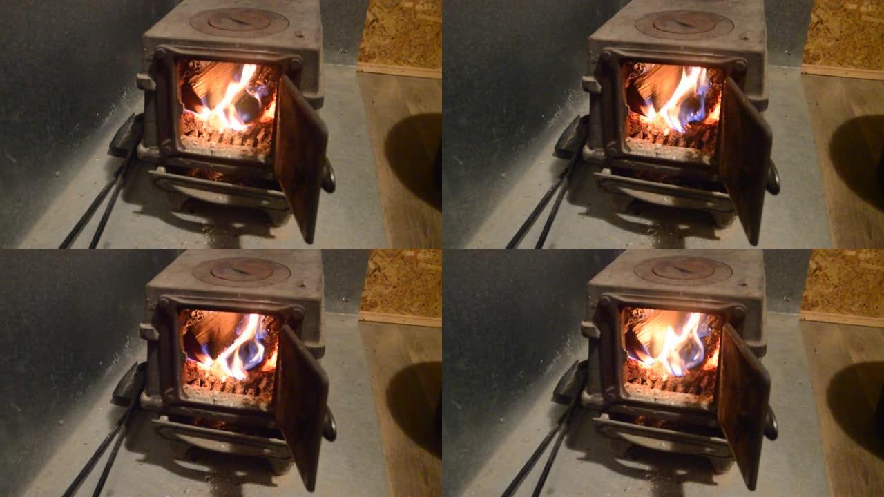 木柴在加热炉的炉内燃烧