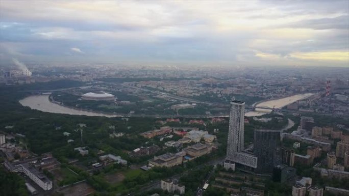 俄罗斯暮光之城莫斯科河著名卢兹尼基城市景观空中全景4k
