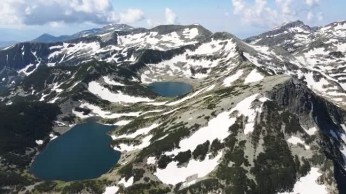 保加利亚皮林山Kremenski湖和德扎诺峰的鸟瞰图