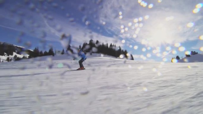 专业滑雪者在瑞士阿尔卑斯山的斜坡上滑雪。展开双手和滑雪。