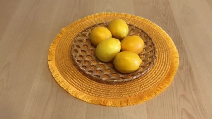 餐桌上的柠檬家庭室内背景