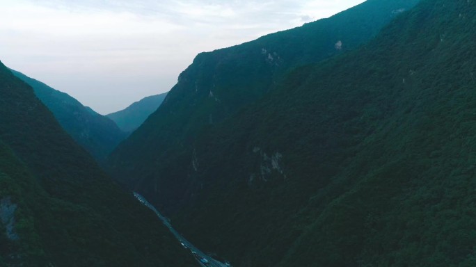 M1航拍陕西山路