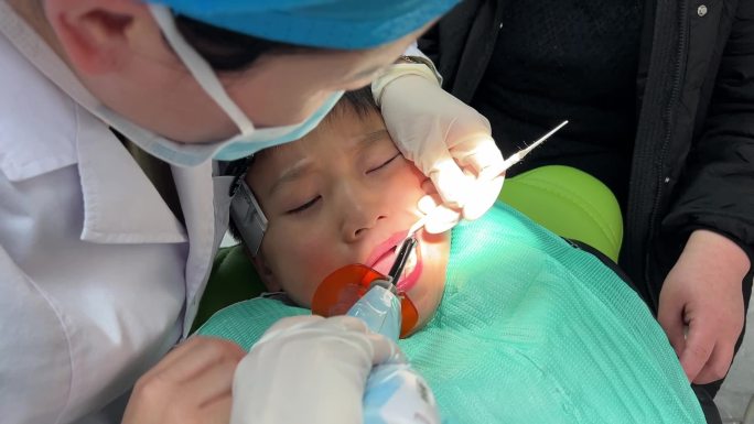 儿童看牙医