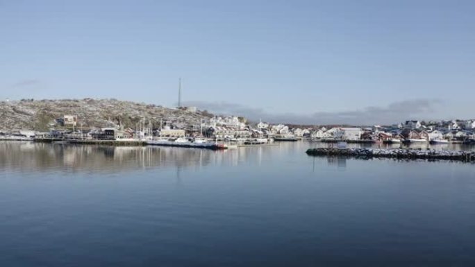 无人驾驶飞机拍摄了瑞典哥德堡群岛 ö ckerö Island市的港口港口。