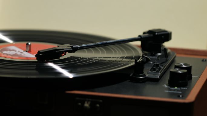 黑胶唱片机播放音乐歌曲